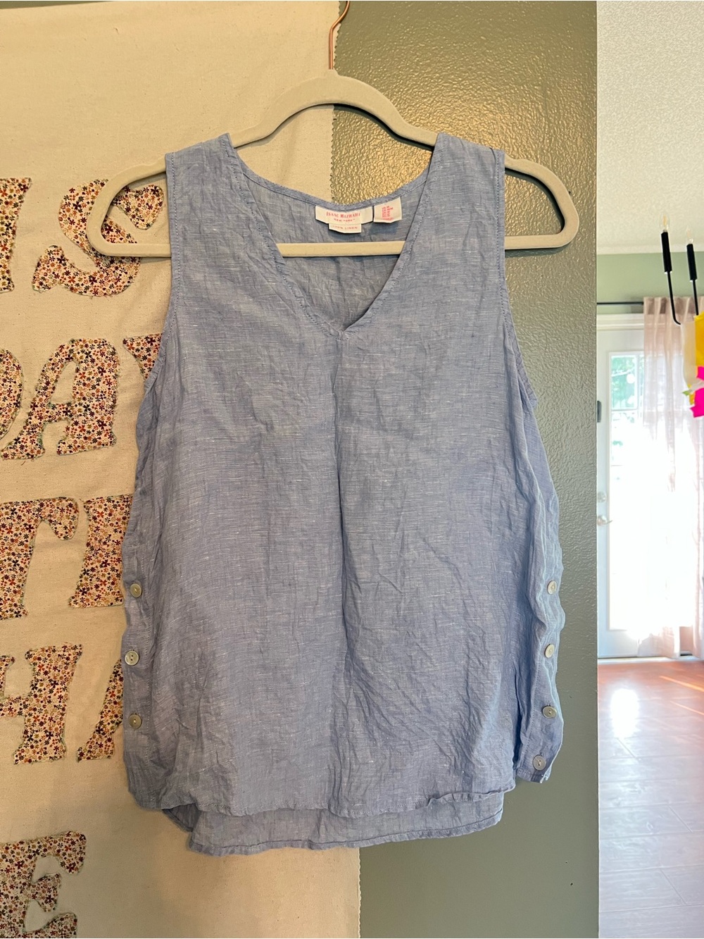 100% Linen Isaac Mizrahi sleeveless blouse